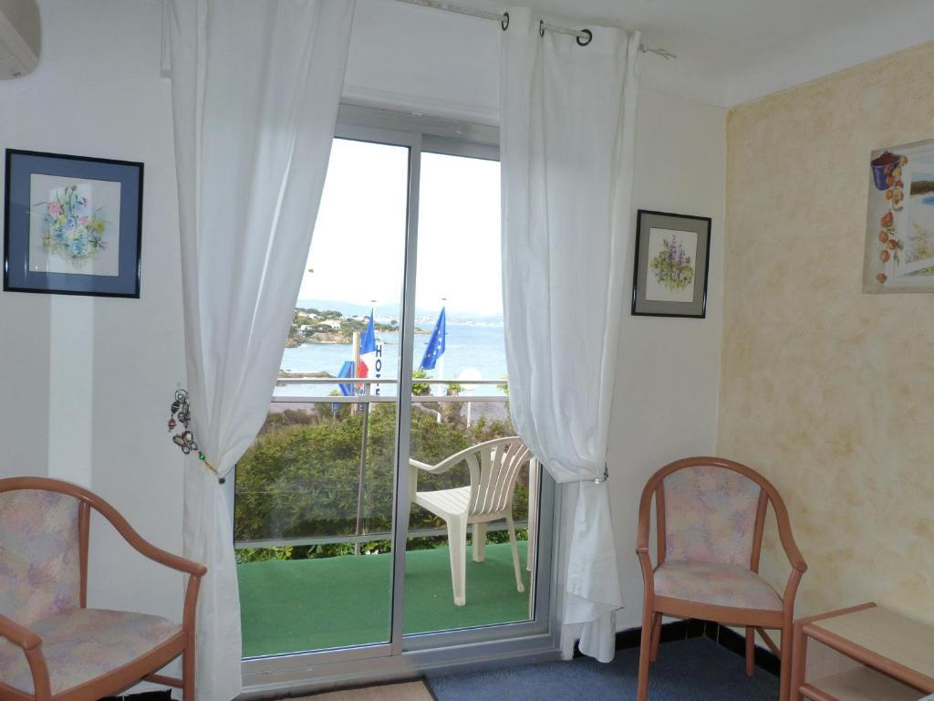 Hotel La Caravelle Фрежус Номер фото