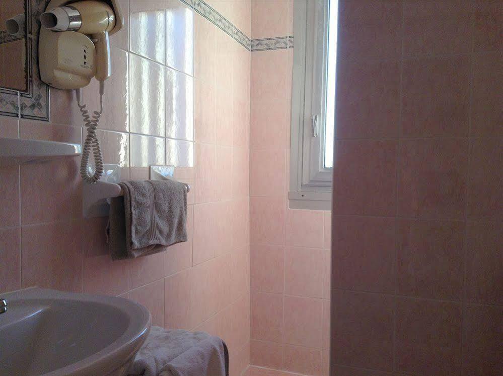 Hotel La Caravelle Фрежус Екстер'єр фото